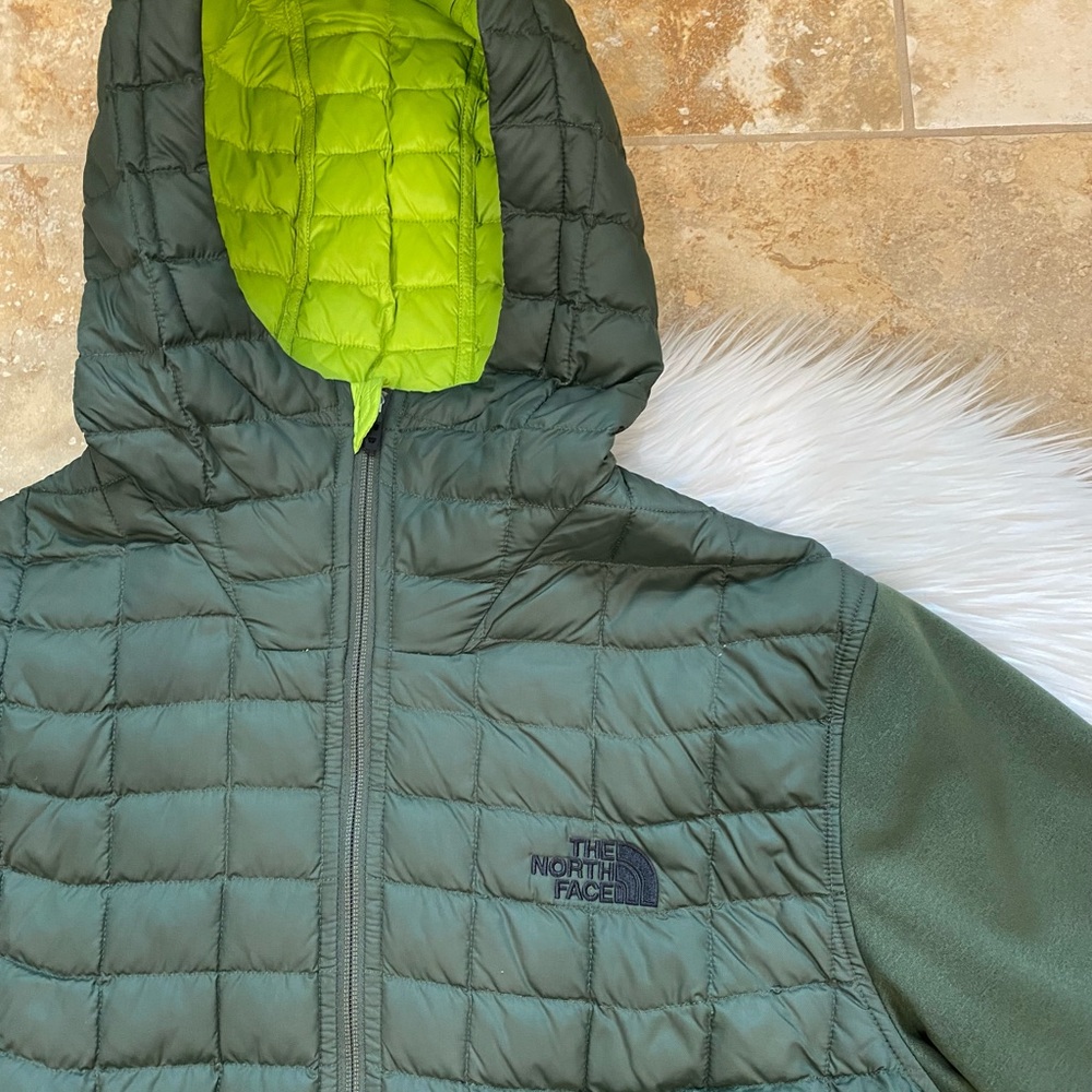 The North Face Shell-Style Jacket. Large - image 2